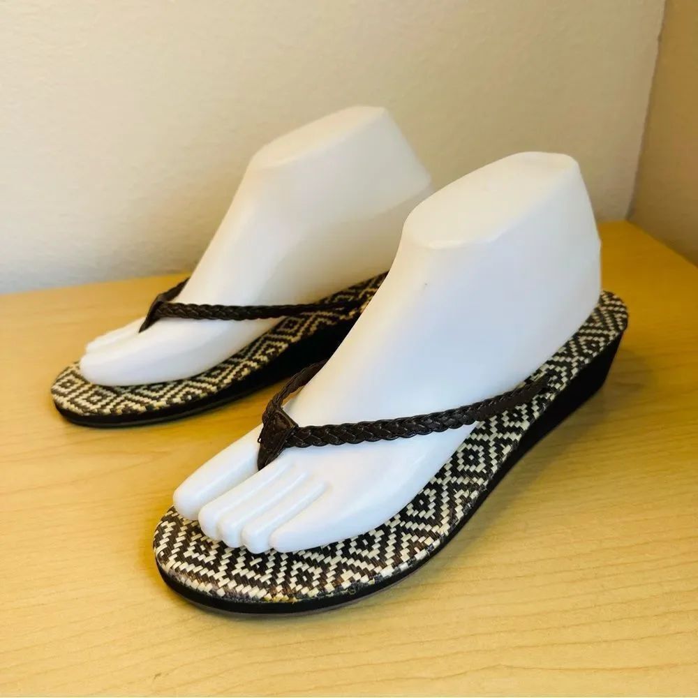 Flo Jos Woven Brown Flip Flop Wedges Size 9